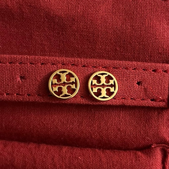 Tory Burch gold logo stud earrings - Picture 1 of 2